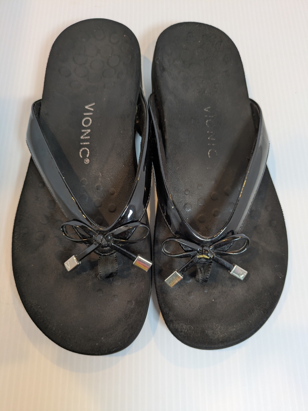 Vionic Bella Black Patent Bow Thong Sandals Orthotic Comfort Size 8.5